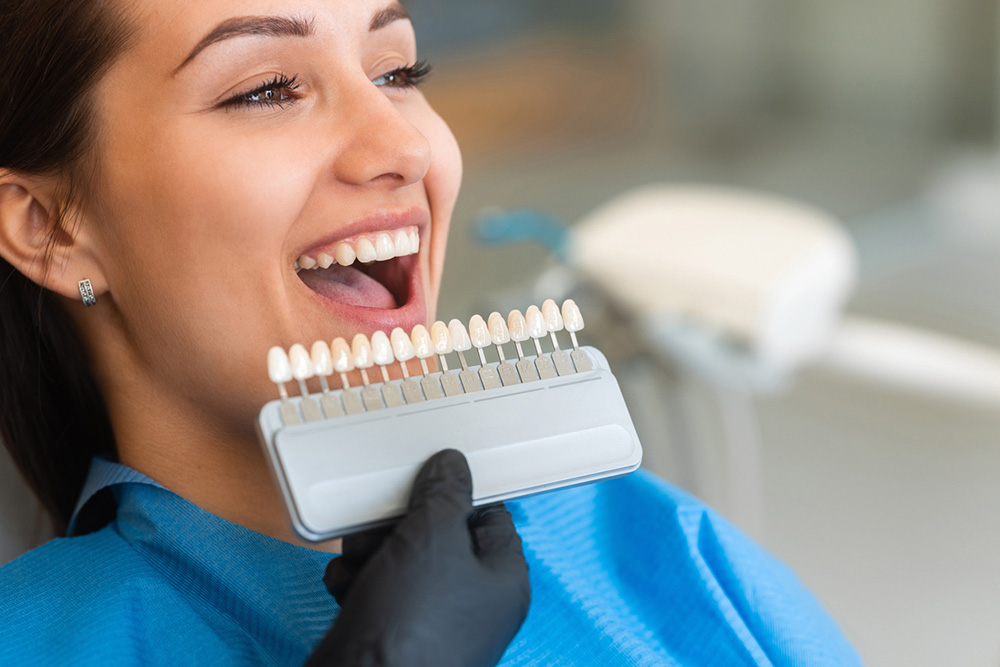 Stoney Creek Dental: Invisalign vs Veneers: Which is the Right Choice for Your Smile Makeover?