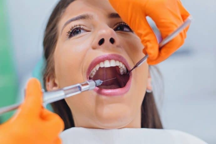 How does dental freezing work?